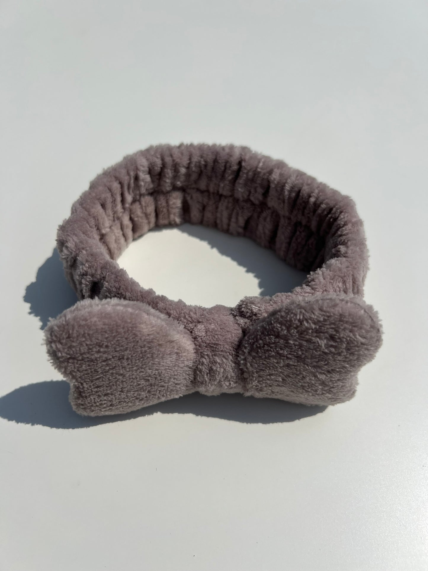 Plyšová čelenka s mašlí – šedá